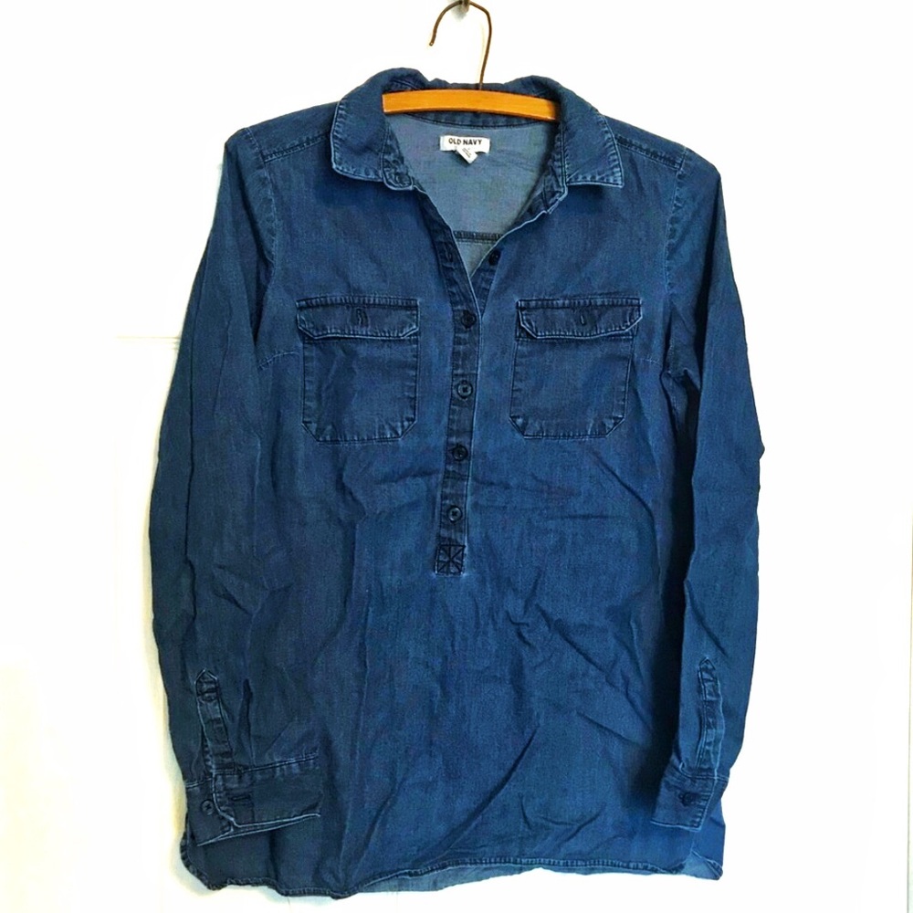 3/$18🤑 Old Navy Chambray Button Up